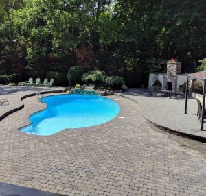 Pool tile cleaning